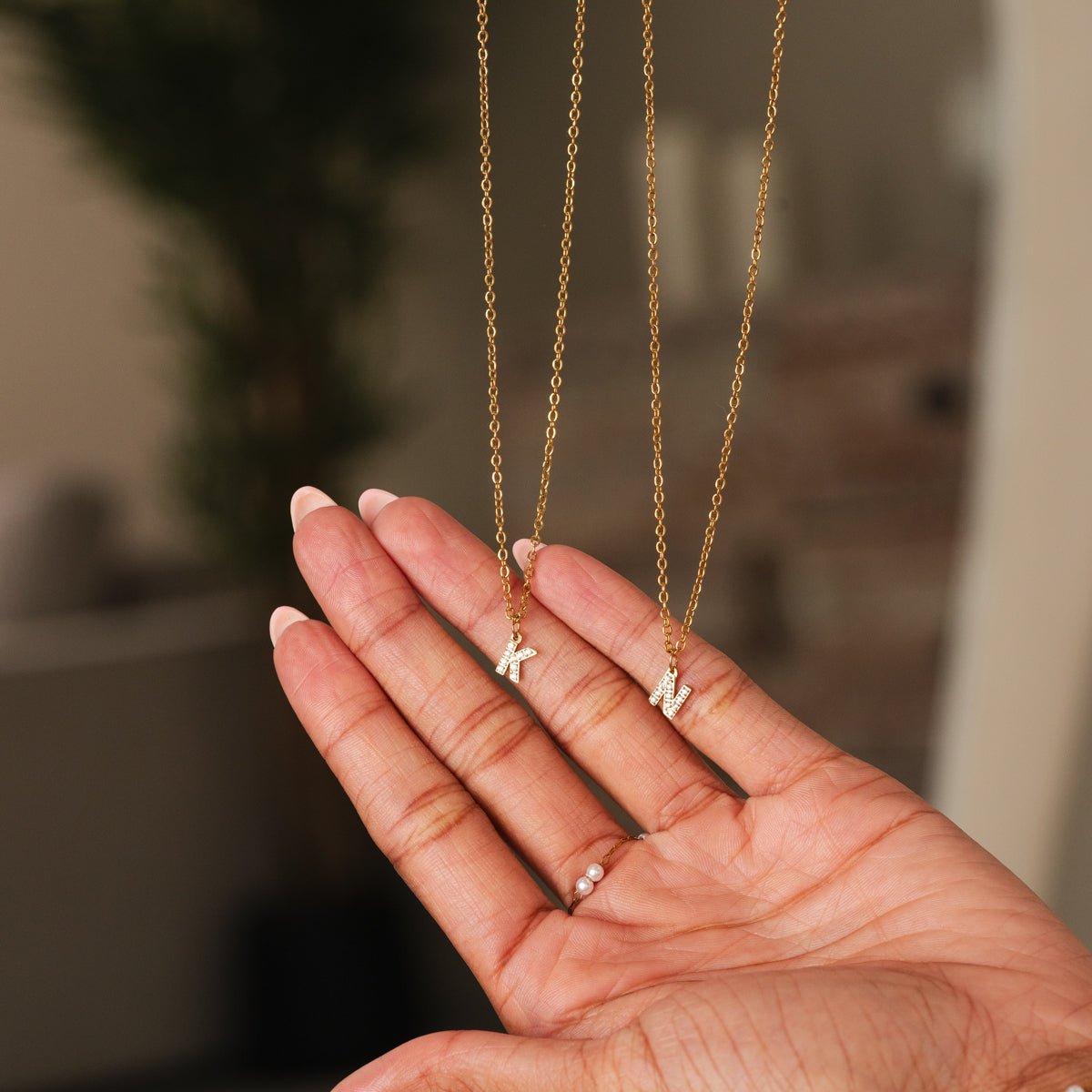 Colar Letra Inicial Stone Banhado em Ouro 18K