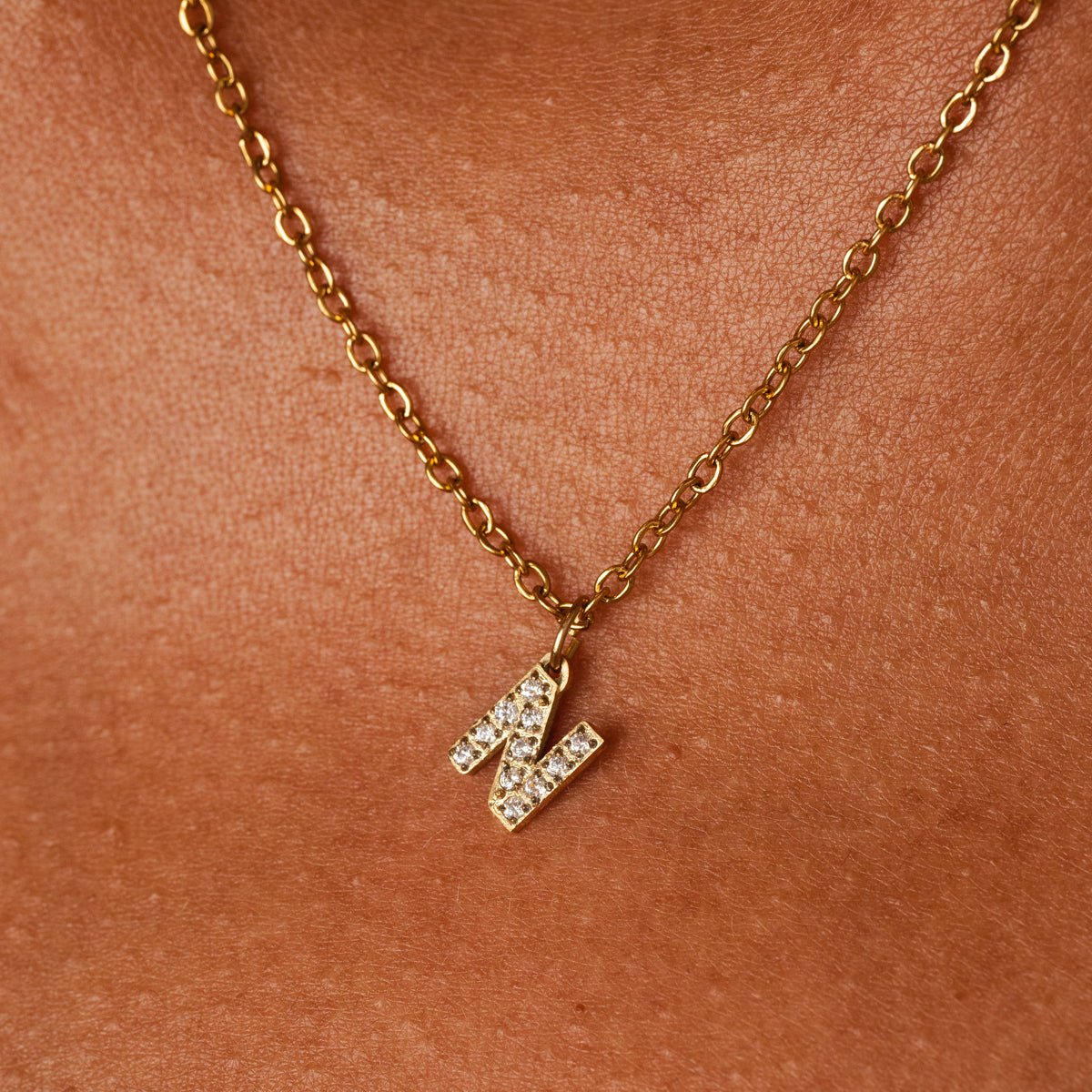 Colar Letra Inicial Stone Banhado em Ouro 18K